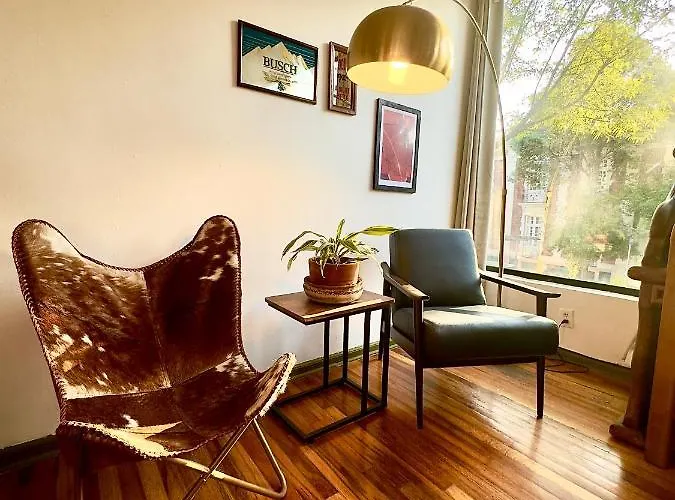 Apartment Vintage 1950's Red Brick *
