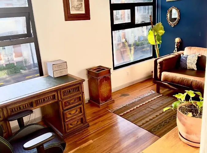 Apartment Vintage 1950's Red Brick *